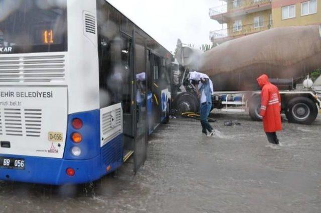 Sağanak Yağmurda Zincirleme Kaza: 7 Yaralı