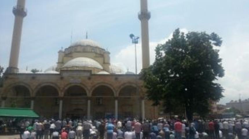 D&uuml;zce&rsquo;de Ramazan Ayının İlk Cumasında Camiler Doldu Taştı