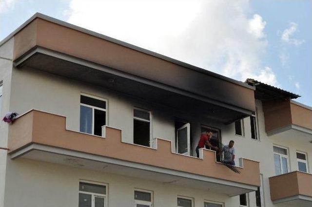 Manavgat&rsquo;ta Ev Yangını Korkuttu 1