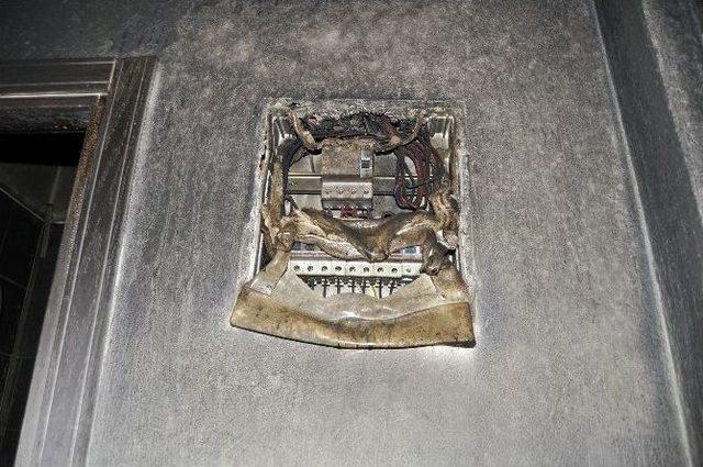 Manavgat&rsquo;ta Ev Yangını Korkuttu 2