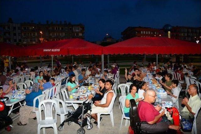 Manavgat’ta İftar Çadırına Vatandaşlar Yoğun İlgi Gösterdi