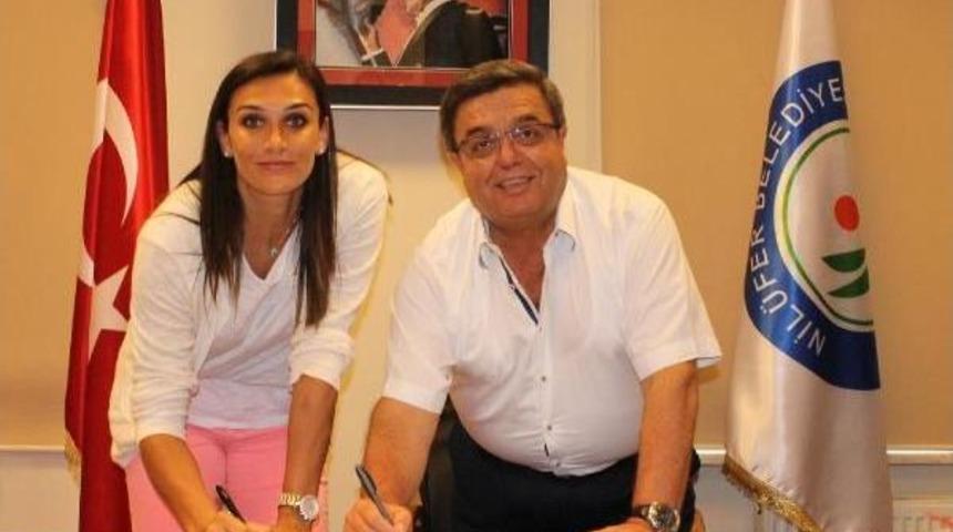 Nil&uuml;fer Belediyespor Eczacıbaşı Kaptanı Esra'yı Aldı