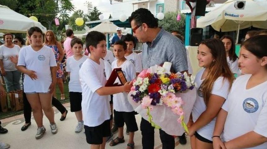Başkan Kocadon, Şampiyon Folklorcuların Sevincini Paylaştı