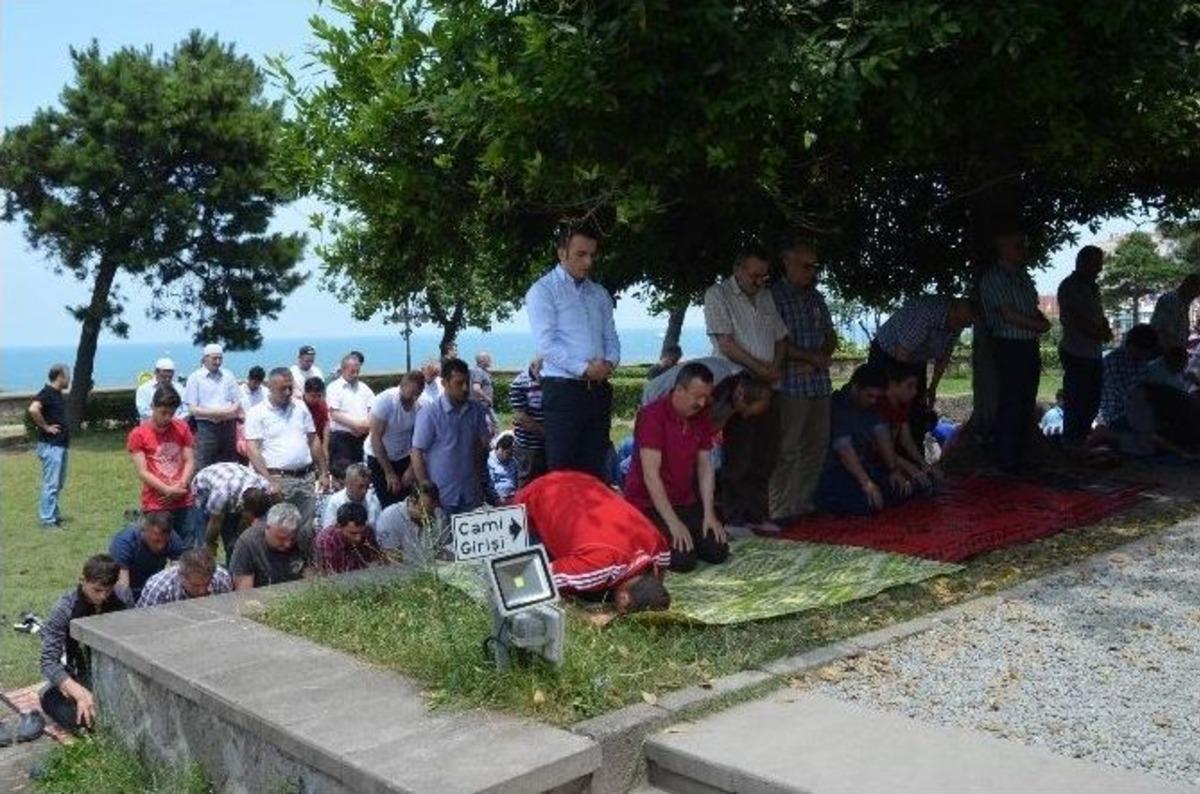 Trabzon Ayasofya Camisi Ramazan&rsquo;ın İlk Cuması&rsquo;nda Doldu Taştı