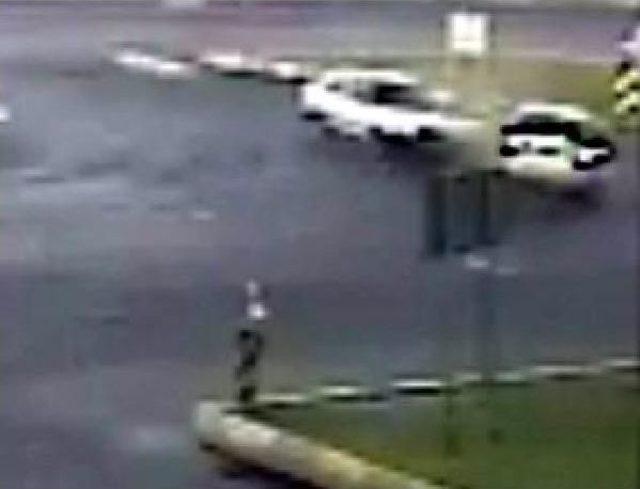 Emniyet Kemeri Takmayan S&uuml;r&uuml;c&uuml;n&uuml;n &Ouml;ld&uuml;ğ&uuml; Kaza Kamerada 2