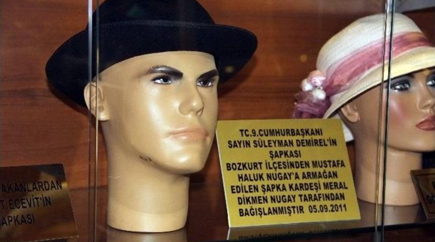 S&uuml;leyman Demirel&rsquo;in Şapkasına Ziyaretler S&uuml;r&uuml;yor