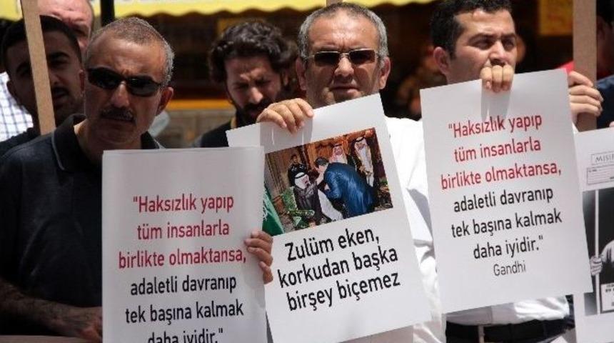 Cuma Namazı &Ccedil;ıkışı Mursi Eylemi