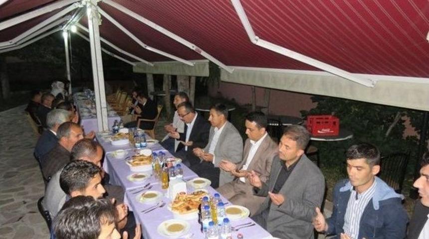 Kaymakam &Uuml;&ccedil;g&uuml;l Şehit Aileleri İle İftarda Buluştu