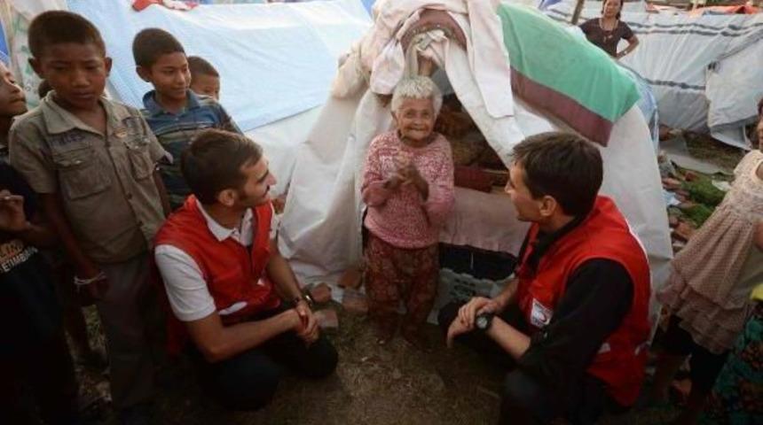 İki B&uuml;y&uuml;k Deprem Yaşayan Nepalliler Sokaklarda Yaşam Savaşı Veriyor