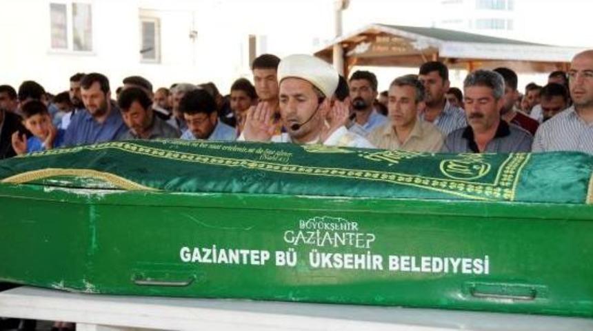 Otomobilinde Intihar Eden Işadamı Defnedildi
