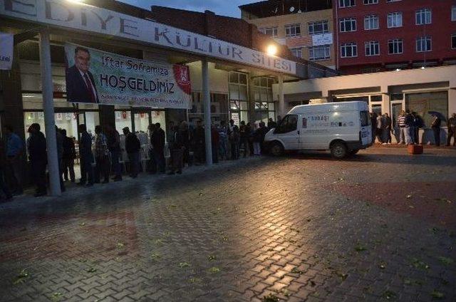 Bilecik Belediyesi Kültür Sitesi’ndeki İftara Vatandaşlardan Yoğun İlgi