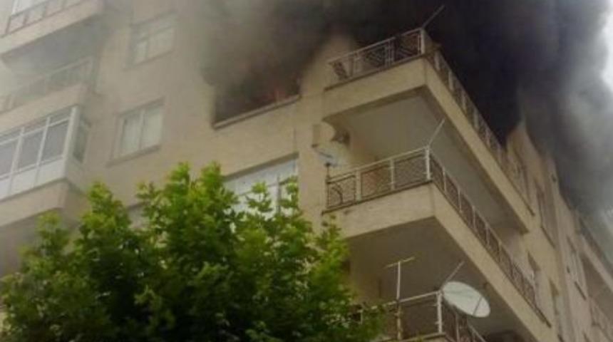Evinin Yanışını G&ouml;zyaşlarıyla Izledi