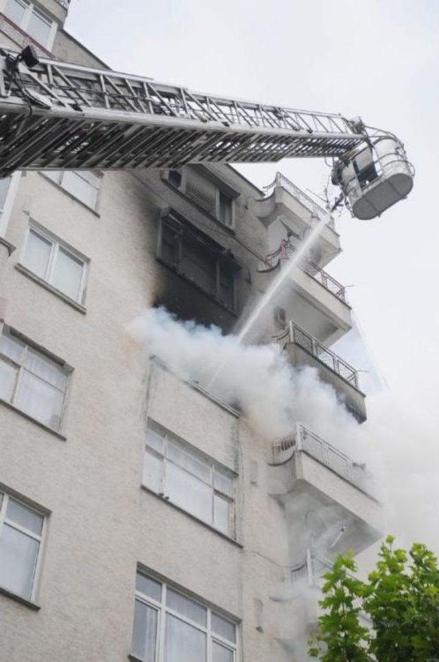 Evinin Yanışını G&ouml;zyaşlarıyla Izledi 1