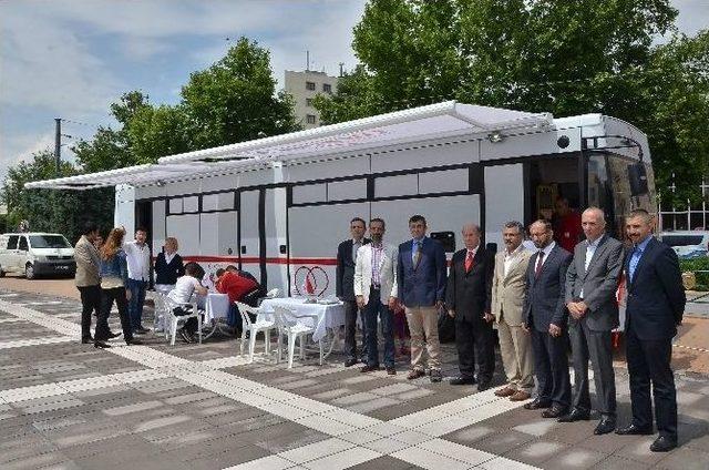 Kızılay Batı Anadolu B&ouml;lgesine Kan Toplama Otob&uuml;s&uuml; 2