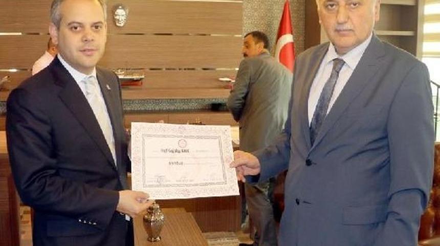 Bakan Kılı&ccedil; Mazbatasını Aldı