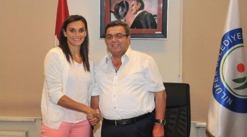 Eczacıbaşı&rsquo;nın Kaptanı Esra Nil&uuml;fer Belediyespor&rsquo;da