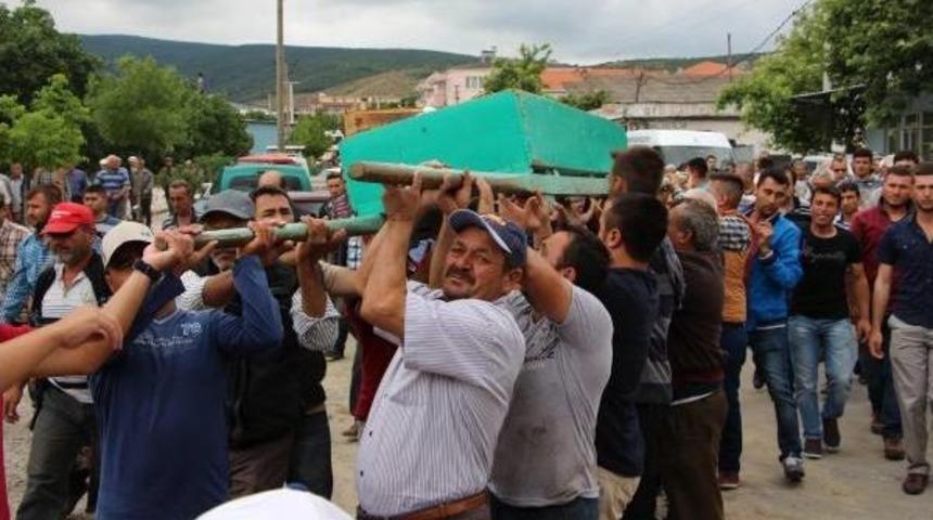 &Uuml;zerine Yıldırım D&uuml;şen &Ccedil;ift&ccedil;i &Ouml;ld&uuml;