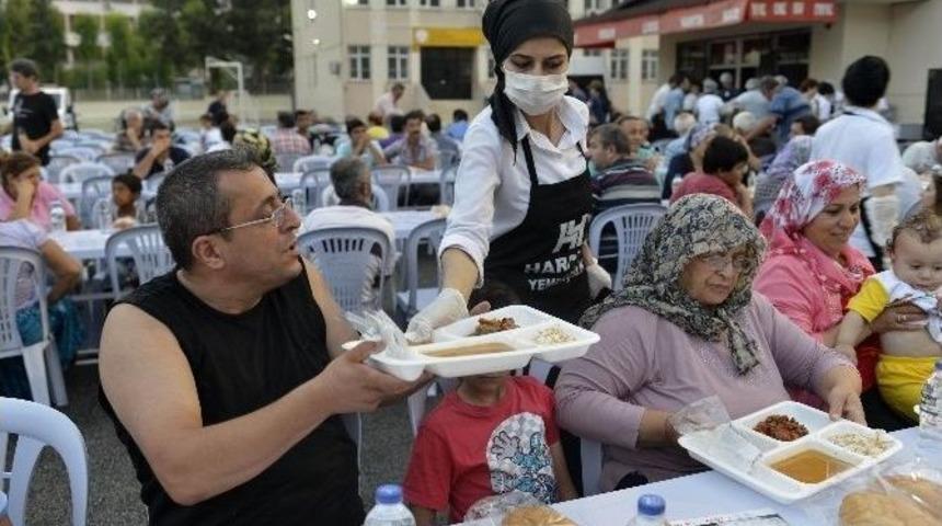 B&uuml;y&uuml;kşehir Belediyesi 6 Noktada İftar &Ccedil;adırı Kurdu