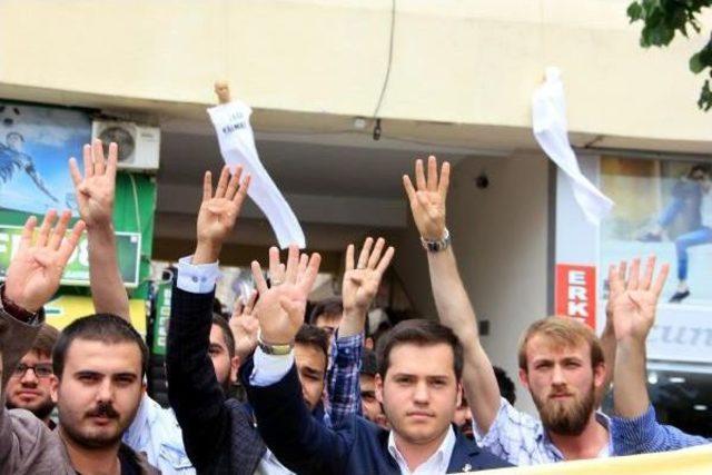 Bursa da Ak Partili Gen&ccedil;ler, Mursi ye Idamı Protesto Etti 1
