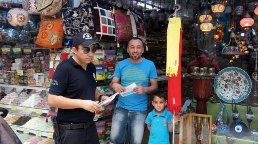 Marmaris'te Hanut&ccedil;uluğa Karşı Broş&uuml;rl&uuml; Uyarı