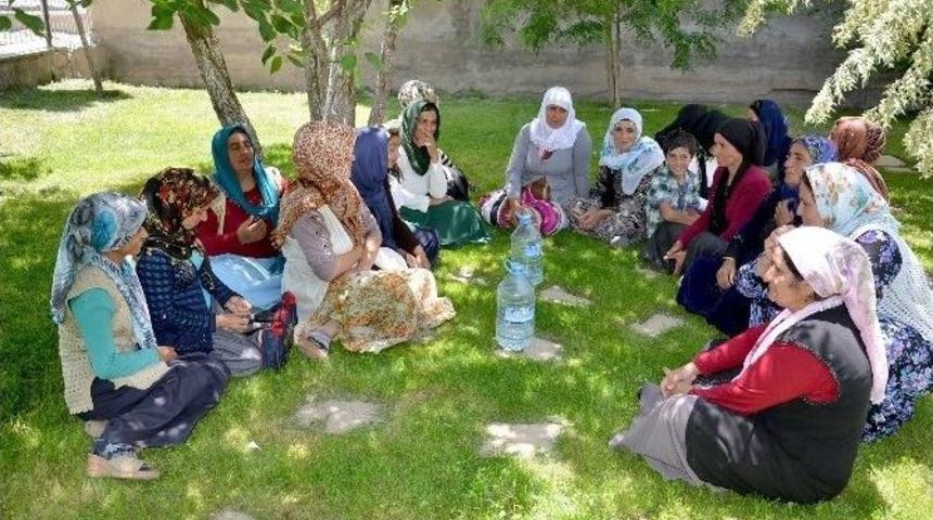 Y&uuml;ksekovalı Kadınlardan Belediyeye Su Tepkisi