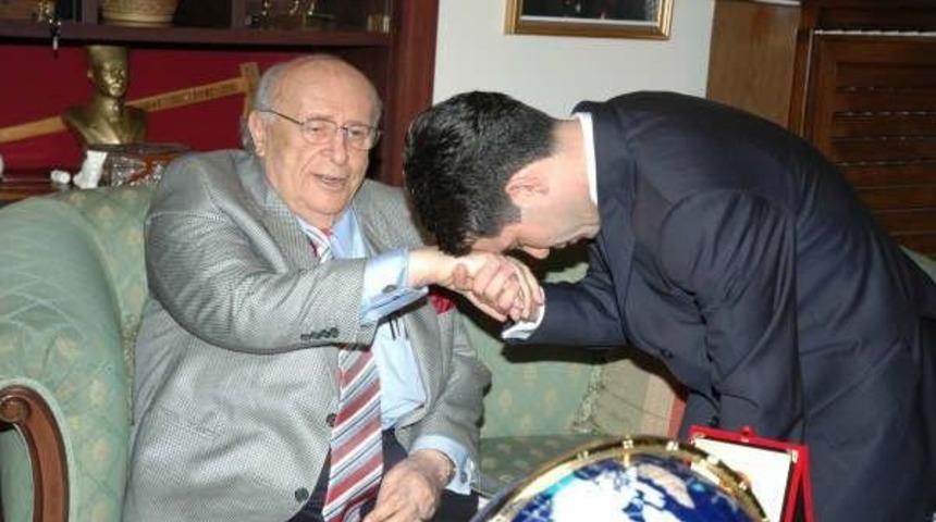 T&uuml;rkiye Gen&ccedil;liği T.c 9. Cumhurbaşkanı S&uuml;leyman Demirel&rsquo;in Cenaze T&ouml;reninde Hazır Kıta Bulundu