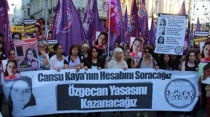 Cansu Kaya İ&ccedil;in Taksim&rsquo;de Protesto Y&uuml;r&uuml;y&uuml;ş&uuml;
