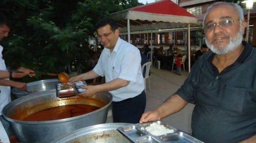 Bolvadin&rsquo;de 300 Kişi İftarını Birlikte A&ccedil;tı