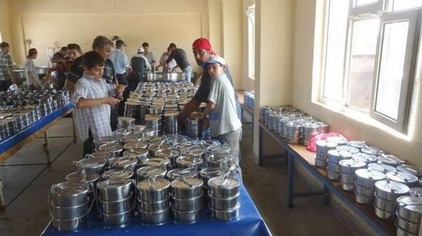Bolvadin’de Ramazan Ayı Boyunca 3 Bin Kişiye İftar Yemeği Hazırlanacak