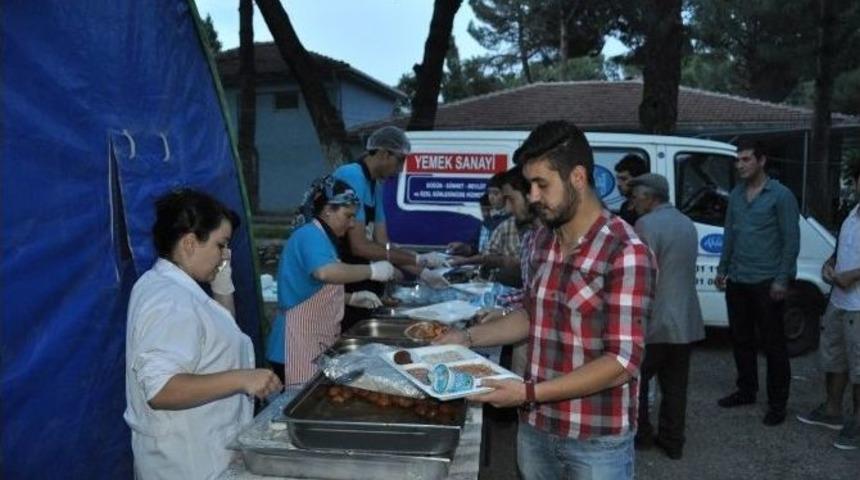 Salihli Tso, Kula&rsquo;da Da İftar &Ccedil;adırı Kurdu