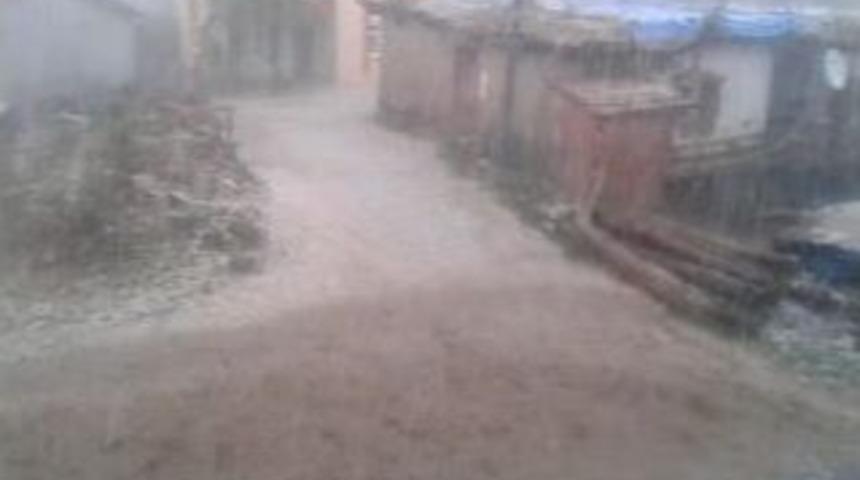 Köydeki Dolu Seli Kamerada