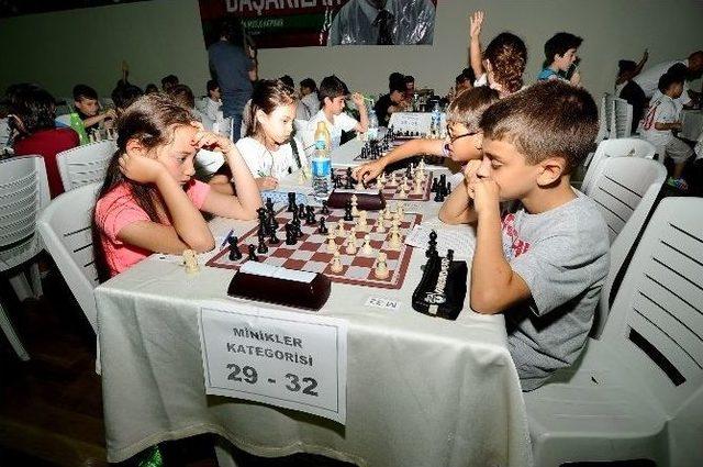 380 Çocuk Satranç Turnuvasında Ter Döktü 1