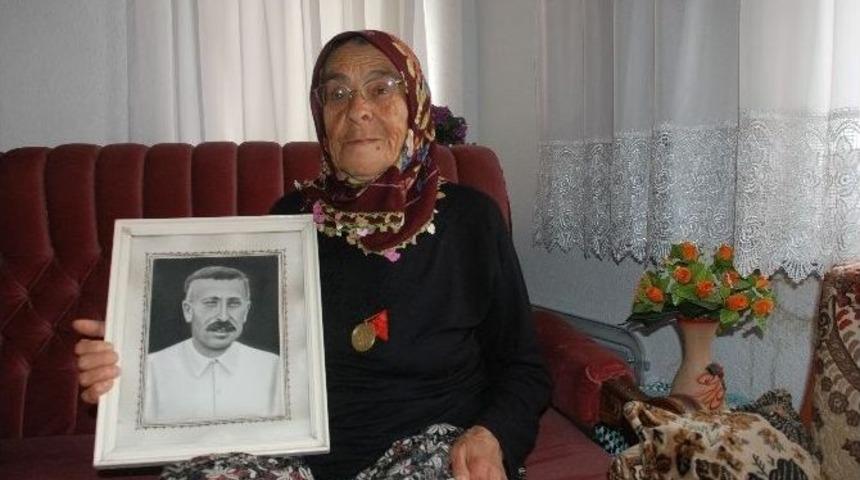 Babasının İstiklal Madalyasını Onurla Taşıyor