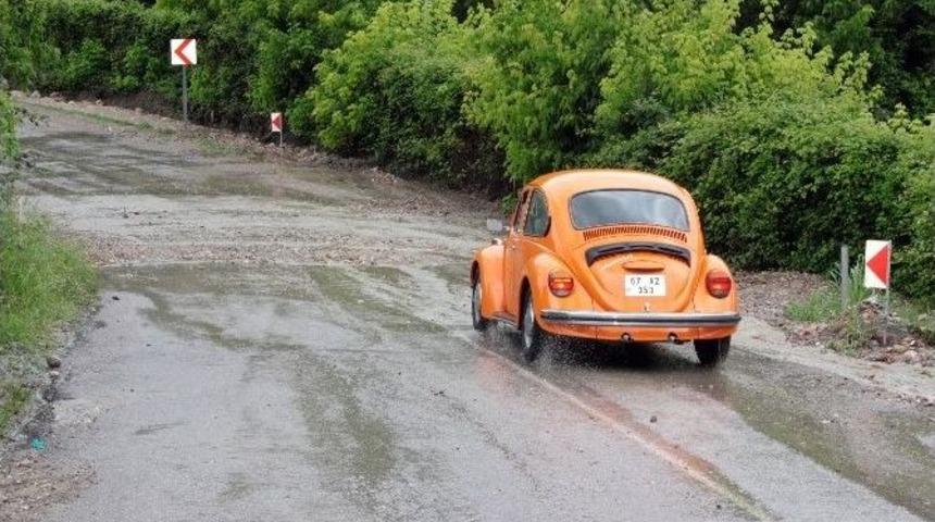 Etkili Olan Yağmur K&uuml;&ccedil;&uuml;k Liman Sahilini &Ccedil;&ouml;ple Doldurdu