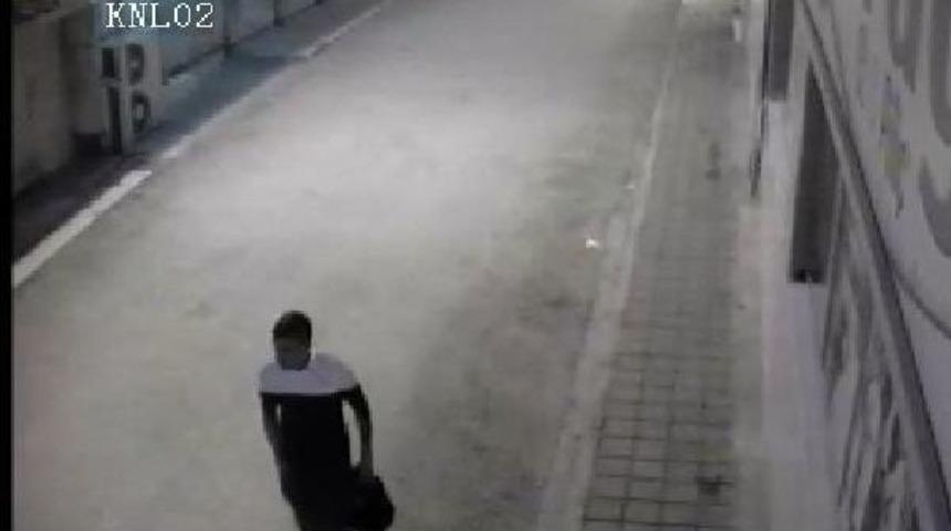 Hırsız &Ccedil;ekmecelerde Ne Bulduysa Almış