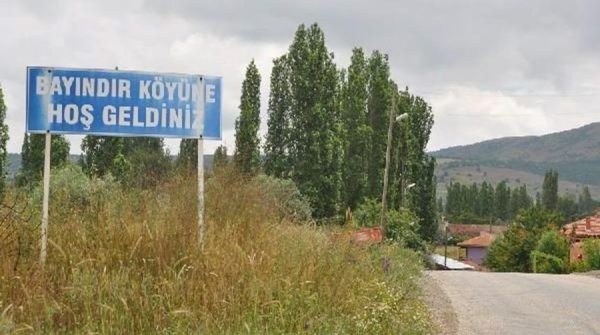 K&ouml;ye Inen Kurt, 2 Kişiye Saldırdı
