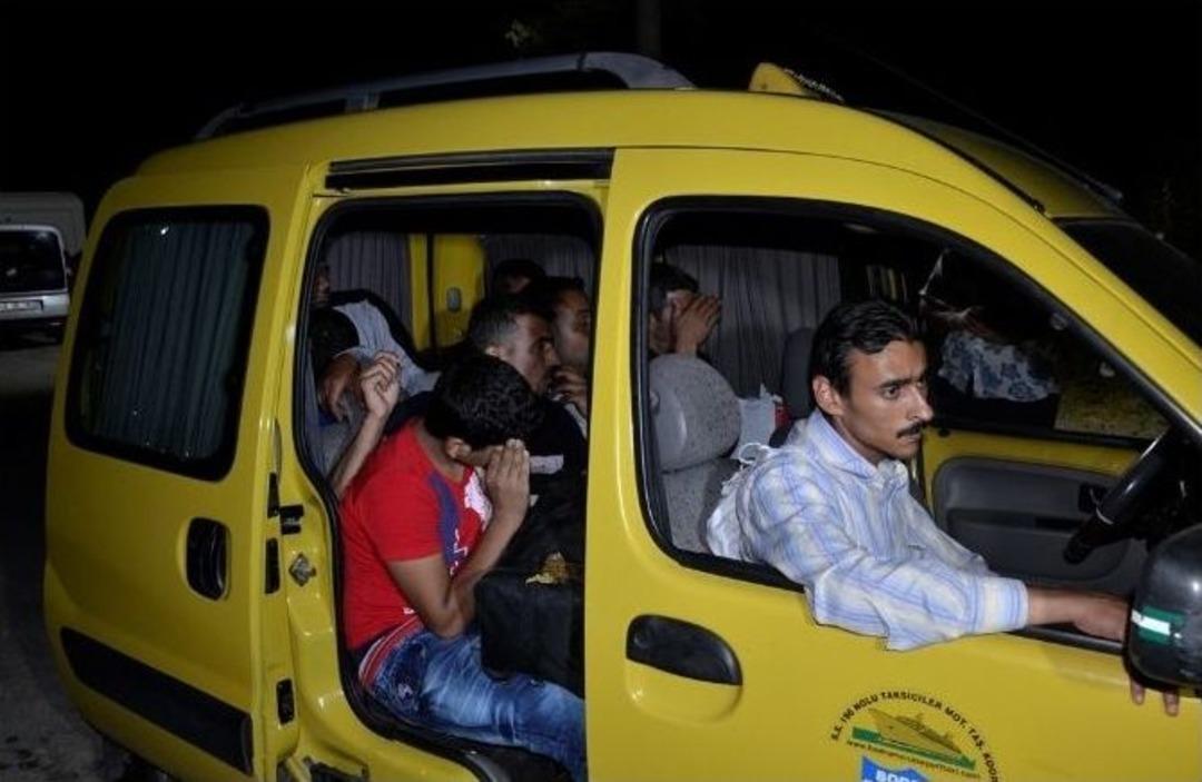 Taksiden 8 M&uuml;lteci &Ccedil;ıktı