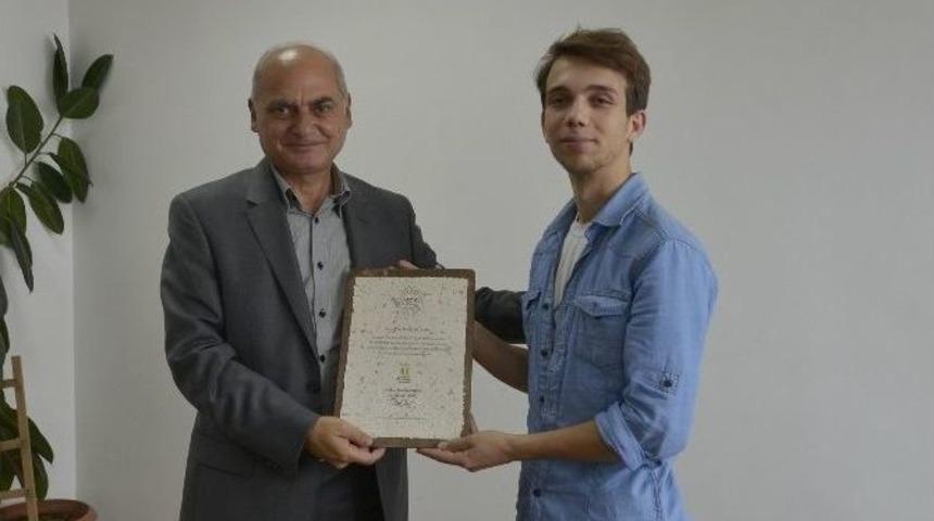 Gen&ccedil;ler Projelere G&uuml;&ccedil; Katıyor