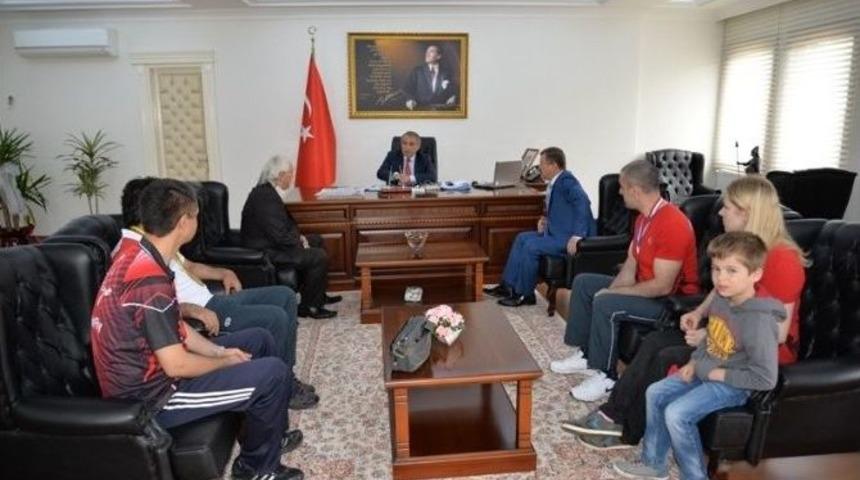 Yalova Valisi Cebiroğlu, Madalya Kazanan Sporcuları Ağırladı