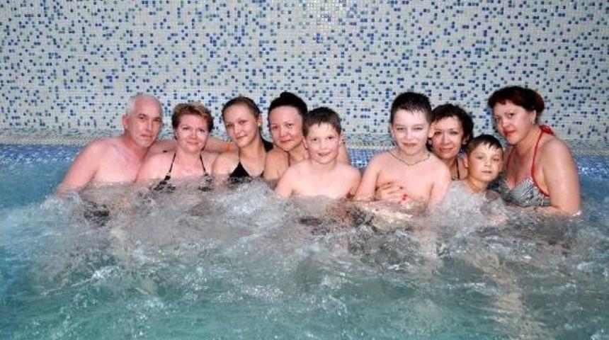 Rus Turistler &Ccedil;amur Ve Tuz Banyosuyla Serinliyor