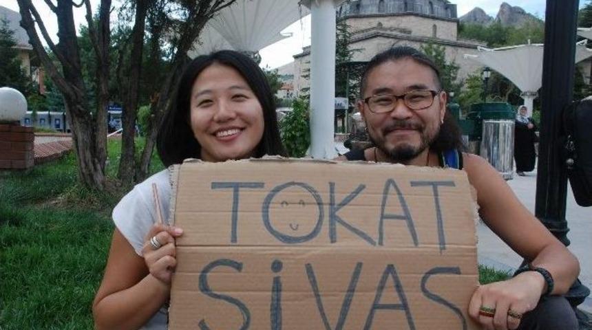 T&uuml;rkiye&rsquo;yi Otostop Yaparak Geziyorlar