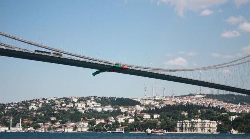 Karşıyaka Bayrağı Boğazi&ccedil;i K&ouml;pr&uuml;s&uuml;&rsquo;nde