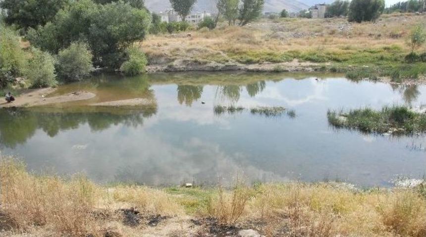 9 Yaşındaki &Ccedil;ocuk Derede Boğuldu