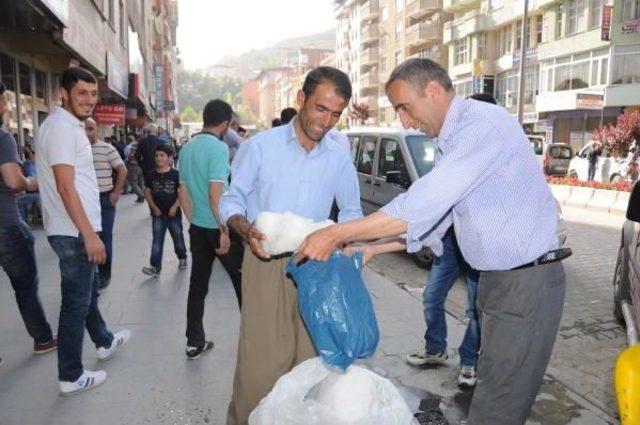 Ekmeğini Kardan &Ccedil;ıkarıyor 3