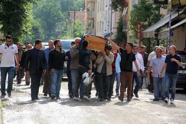 Sıtmadan Hayatını Kaybeden Thy Kabin Amiri Son Yolcuğuna Uğurlandı 2