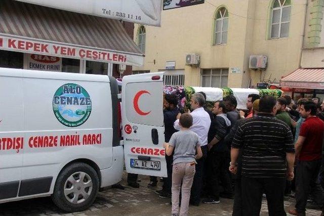 Sıtmadan Hayatını Kaybeden Thy Kabin Amiri Son Yolcuğuna Uğurlandı 3