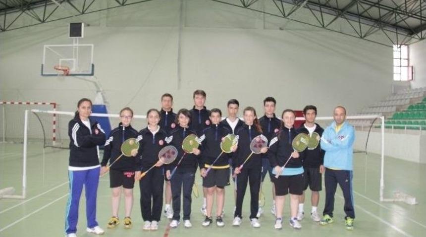 İşitme Engelliler Badminton Milli Takımı &Ccedil;atalzeytin&rsquo;de Kamp Yapıyor