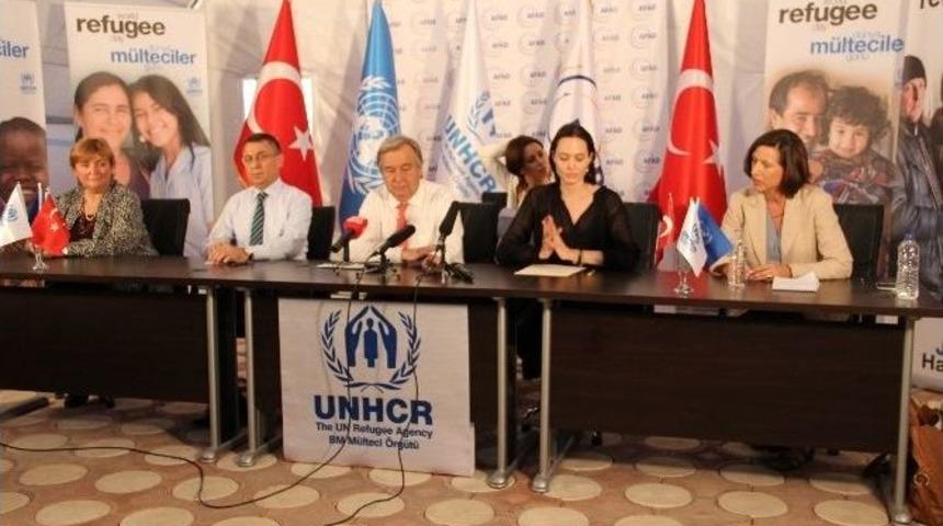 Angelına Jolıe Midyat&rsquo;ta Basın Toplantısı D&uuml;zenledi