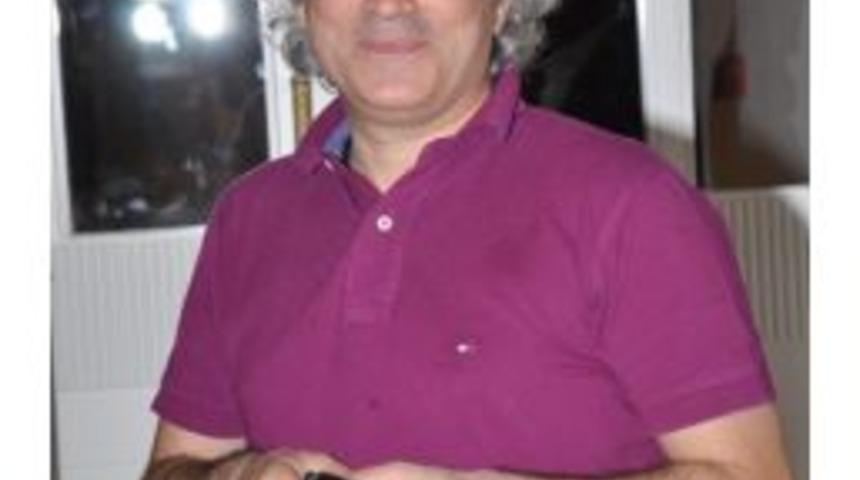 Sinan &Ouml;zen Sahnede Fenalık Ge&ccedil;irdi