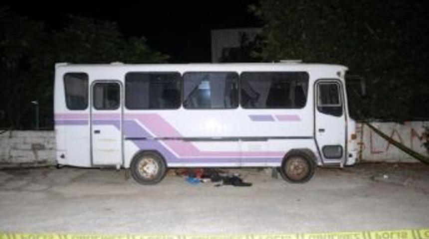Otob&uuml;s&uuml;n Altında Ceset Bulundu